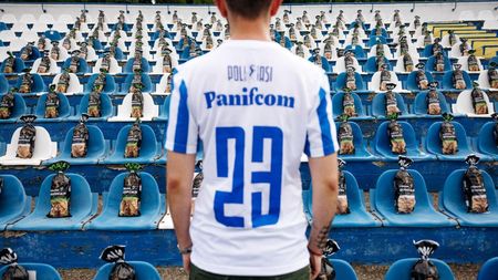 „O pâine bună intră acum în tribună”. La Poli Iași continuă campaniile bizare, spre disperarea fanilor: cum și-a prezentat clubul din Moldova noul sponsor