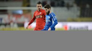 "Am discutat de foarte multe ori cu Mircea Rednic". Anunț cu tentă de decizie finală făcut de Mihai Răduț despre transferul la Dinamo
