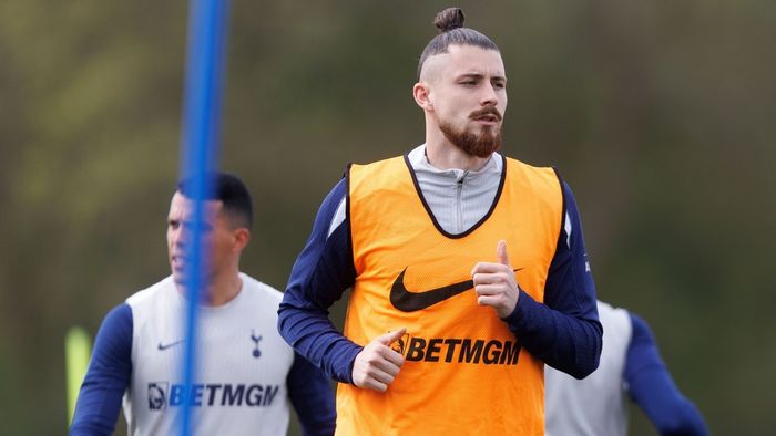 Radu Drăgușin e ca și vândut de Tottenham: „Leipzig, Roma și Juventus stau la coadă”