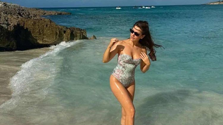 EXTRA Simona Țăranu, splendoare în Caraibe. Prezentatoarea TV, imagini hot în costum de baie