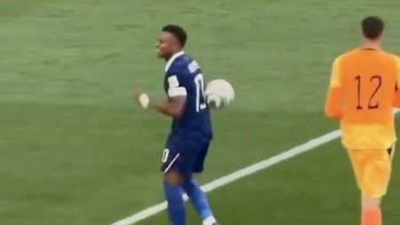 Mbappe a refuzat să dea mâna cu adversarul, care apoi l-a lovit cu mingea: „Mi-am pierdut cumpătul!”