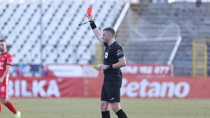„Ieşi afară!”. Arbitrul n-a stat la discuții cu fotbalistul