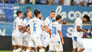 Avertisment de la o glorie a Băniei: doi fotbaliști de la Universitatea Craiova sunt în pericol! „Doar în campionat se descurcă pe viteză”. EXCLUSIV