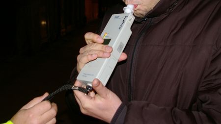 Cum poți rămâne fără permisul de conducere dacă bei bere fără alcool
