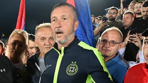 FCSB și-a găsit atacantul pentru titlu! Mihai Stoica, anunț entuziasmant pentru fanii roș-albaștri: „Are 1,91 metri si e aproape imbatabil în jocul aerian”