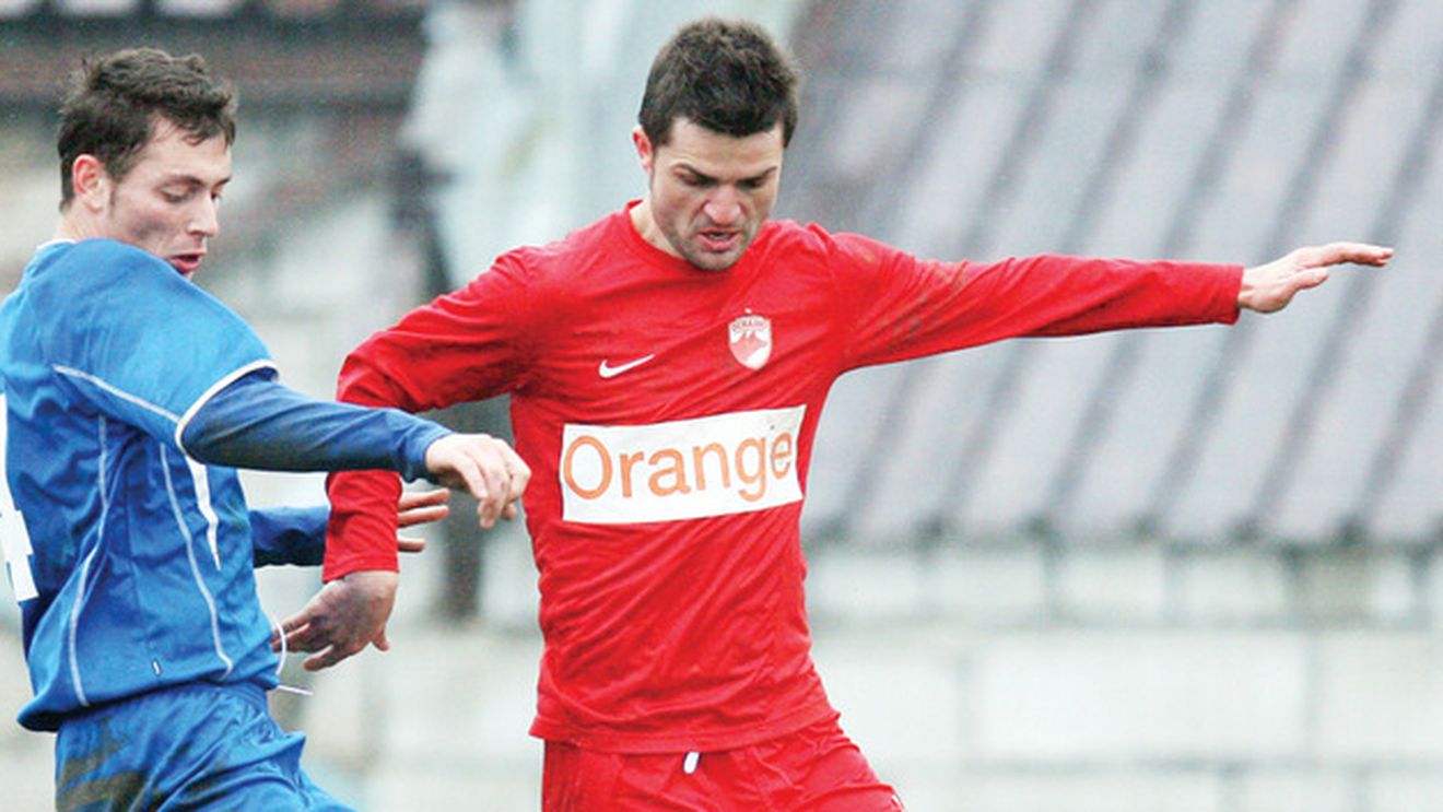 Bratu, înjurat de fani: **"Ieși afară, javră ordinară"