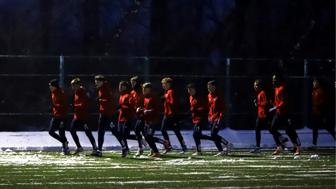 Reunire cu antrenament în nocturnă pentru Steaua și cu Lumbu în lot! Noutățile sunt reprezentate doar de juniori!