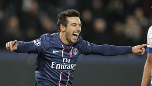 Lavezzi se ține de șotii VIDEO: Ce i-a făcut unui cameraman după victoria contra lui Marseille