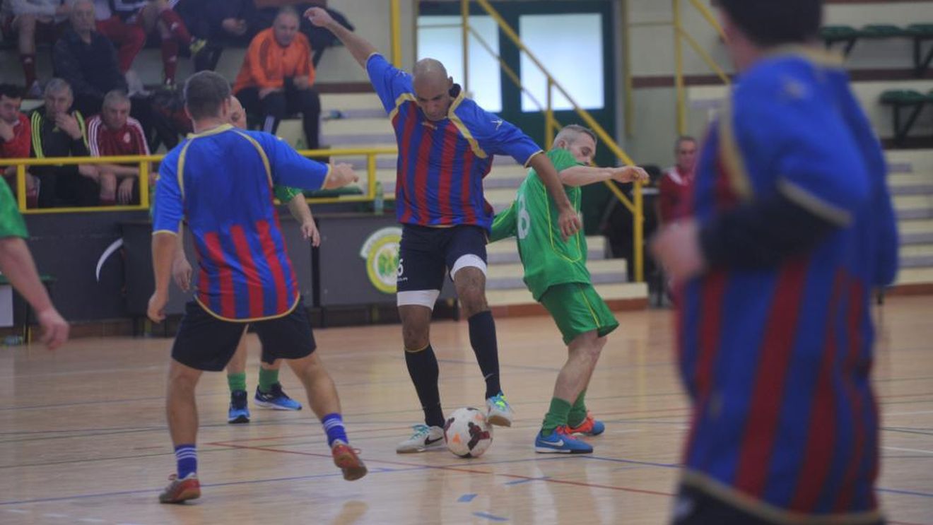 FOTO | Prodan l-a luat pe Doboș să joace iar fotbal. "Old-boys" Steaua a câștigat primul trofeu în fața rivalilor de la Dinamo