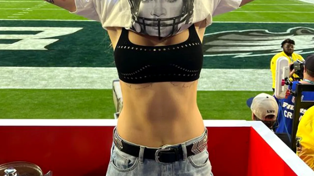 Ce actriță celebră de la Hollywood s-a dezbrăcat de tricou la Super Bowl. Poza a devenit virală pe Instagram | FOTO