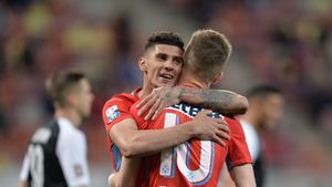 Jucătorii FCSB-ului, petrecere pe ritmurile lăutarilor după remiza cu Chindia. Iubita lui Dragoș Nedelcu a făcut senzație | VIDEO & FOTO