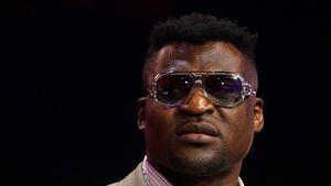 Tragedie pentru Francis Ngannou, vedeta UFC devenit superstar în boxul profesionist, după ce i-a murit fiul de 15 luni! „I-am strigat numele la nesfârșit! Cum o să pot să trăiesc cu așa ceva?”