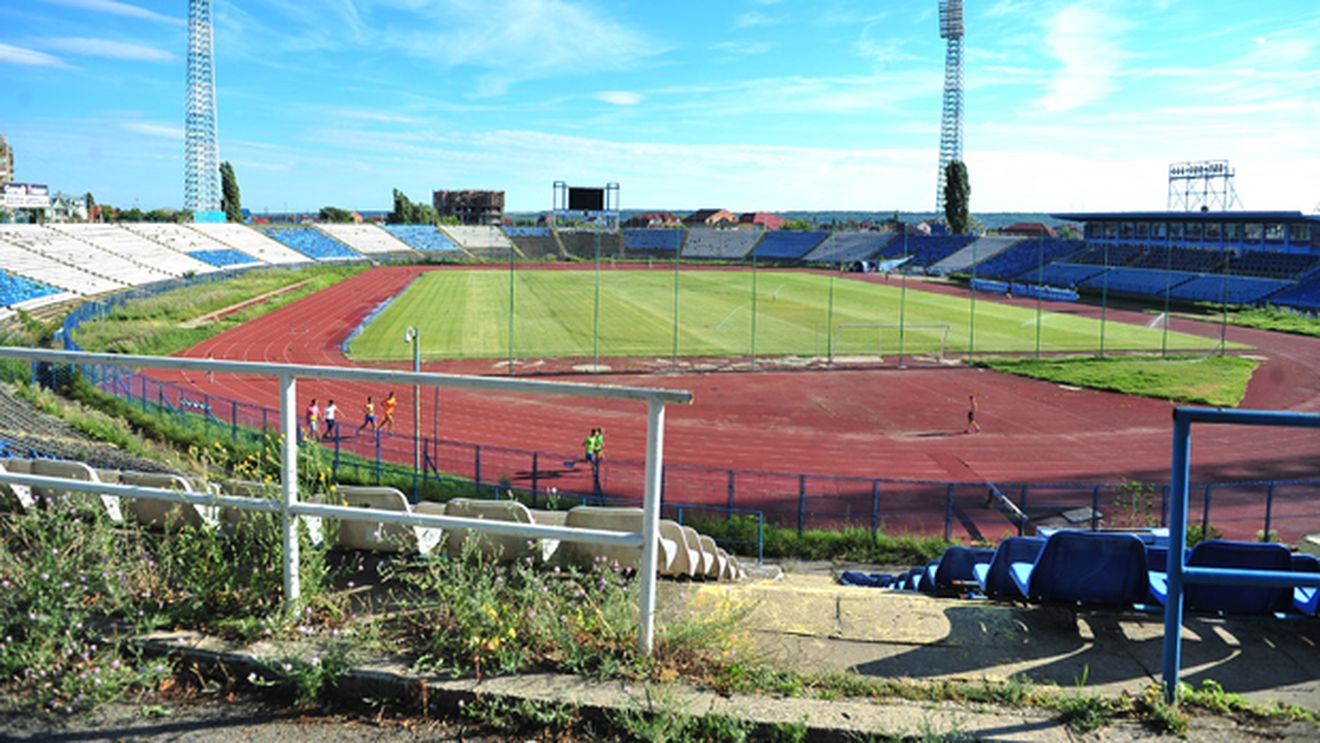 Simbolul Craiovei e în paragină!** 0 lei investiți în stadion, după ce Universitatea a fost dezafiliată. "Peste tot sunt gunoaie, scaunele au fost rupte"