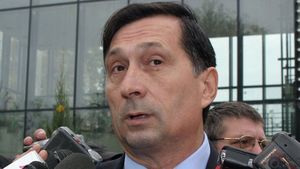 Crăciunescu nu înțelege ce plan are Mircea Sandu cu el, însă îi trasmite:** "Ei au nevoie de mine, nu invers"