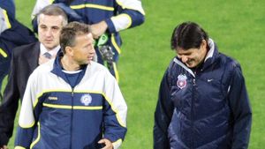 Fanii Stelei îl vor pe Dan Petrescu