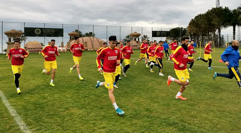 Petrolul și-a început al doilea cantonament din Turcia cu 24 de jucători.** Costel Enache are două noutăți în lot, printre care un fundaș venit din Liga 1 și care iarna trecută semna cu 