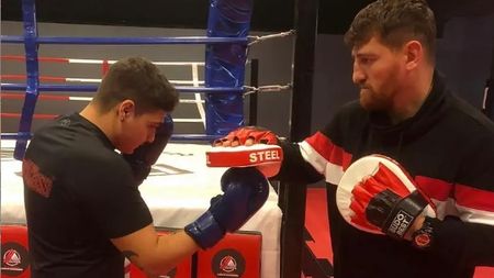 Cine se antrenează acum la Academia Cătălin Moroșanu: „Nu recomand farmaciile și pastilele. Sunt oameni care lucrează în corporații și care vin aici. Sportul înseamnă sănătate și descărcare psihică" | VIDEO EXCLUSIV