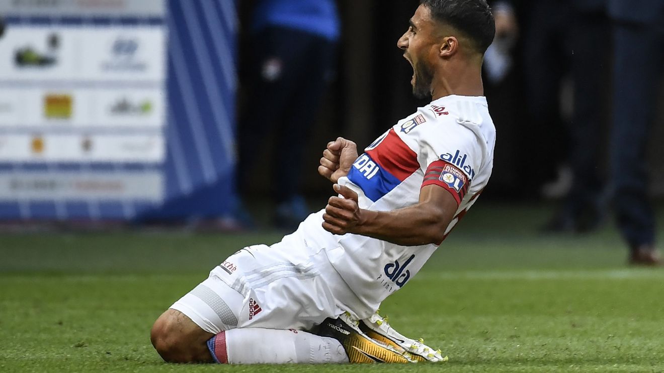 Așa arată un derby! VIDEO | Goluri de generic în Lyon - PSG: Fekir l-a pedepsit pe Areola, Kurzawa a "catapultat" mingea în vinclu, Depay a "lovit" în prelungiri. A doua înfrângere a sezonului pentru parizieni