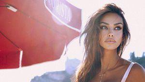 Mădălina Ghenea, imaginile momentului! Fosta iubită a lui Grigor Dimitrov s-a fotografiat într-un echipament alb, care i-a scos în evidență formele