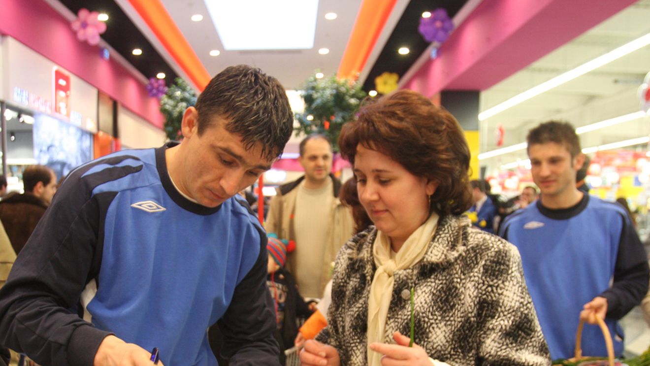 Ieșenii, asaltați de admiratoare!