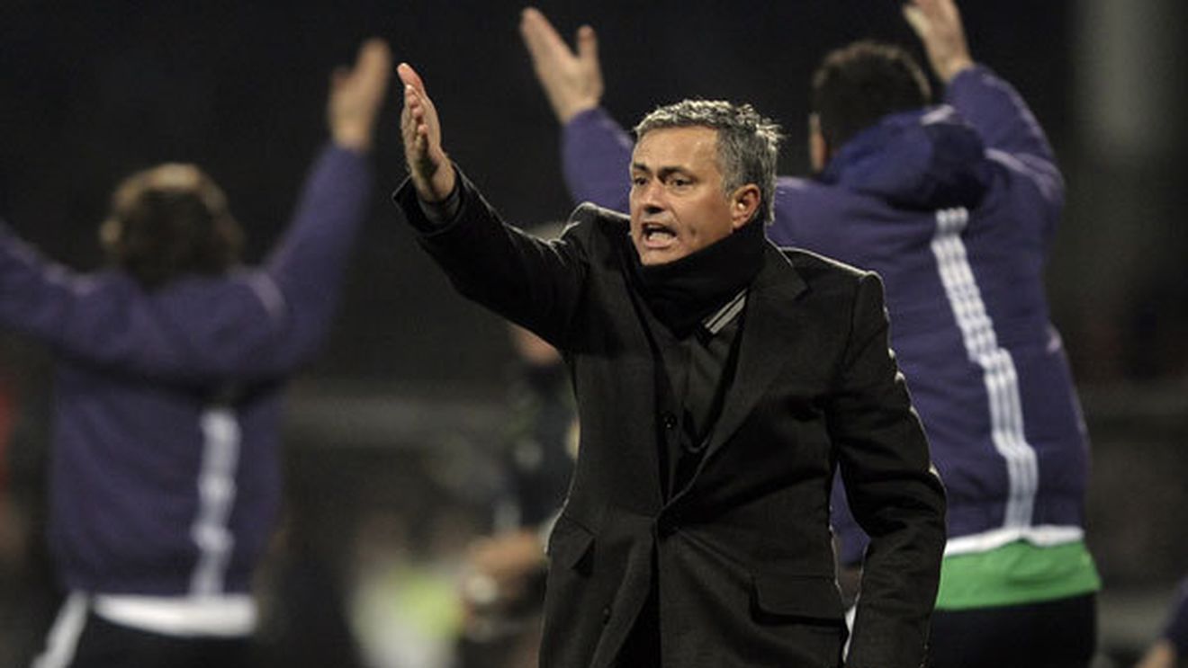 Mourinho i-a scos din minți pe spanioli, la meciul cu Lyon:** "E NEBUN! A protestat mai rău decât cei din Libia"