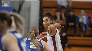 Baschetbalista celebră cu o viață plină de sacrificii! ,,Iubitul m-a cucerit pe Facebook, iar de când am devenit mamă sunt mai organizată"