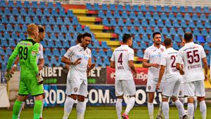 Antrenorul care a descoperit noua „perlă” a lui Dan Petrescu dezvăluie: „A început să tremure când a fost anunțat că e titular” | EXCLUSIV