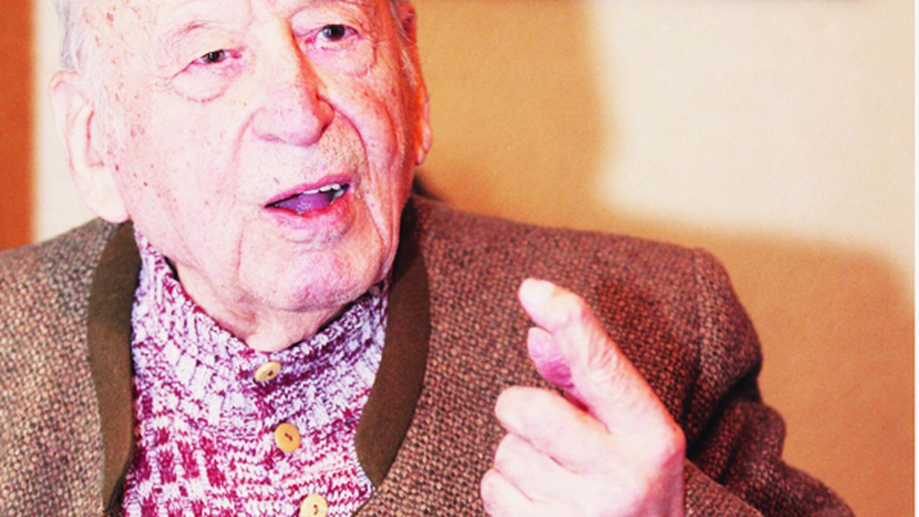 Liță Dumitru: "Lui Angelo Niculescu îi plăcea să cânte 'Sunt oltean'. Eu n-aveam voce, dar în Mexic, la banchet, mă făceam și eu că știu să fredonez melodia". Ienei: "Ușor-ușor pierdem niște valori uriașe"