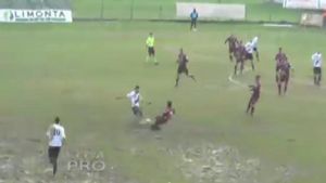 Gol din alunecare de la 70 de metri. VIDEO: Faza săptămânii în fotbalul european, oferită de un jucător din liga a 4-a