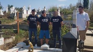 Căpitanul Dan Nistor, dus de fanii dinamoviști la mormântul lui Cătălin Hîldan | FOTO 