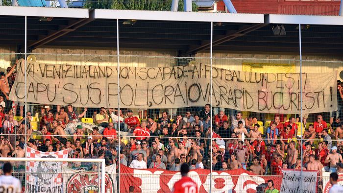 Dinamo, amendată pentru bannerele și scandările fanilor de la meciul cu Viitorul