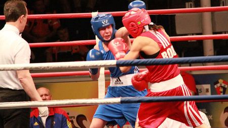 Pumni și fete.Trei victorii tricolore în a doua zi a Europenelor de box de la București. Debutează Steluța Duță