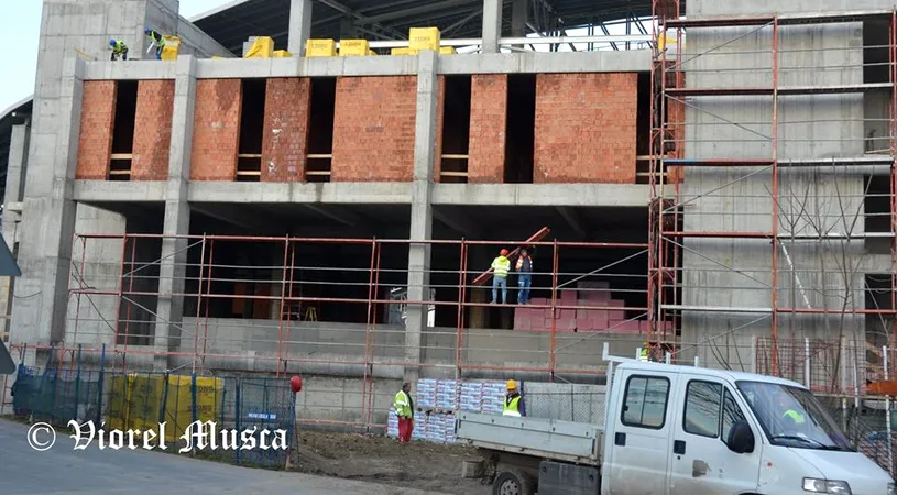 Fotbalul s-a oprit, lucrările la noul stadion din Arad avansează.** Ce urmează să se facă la arena 