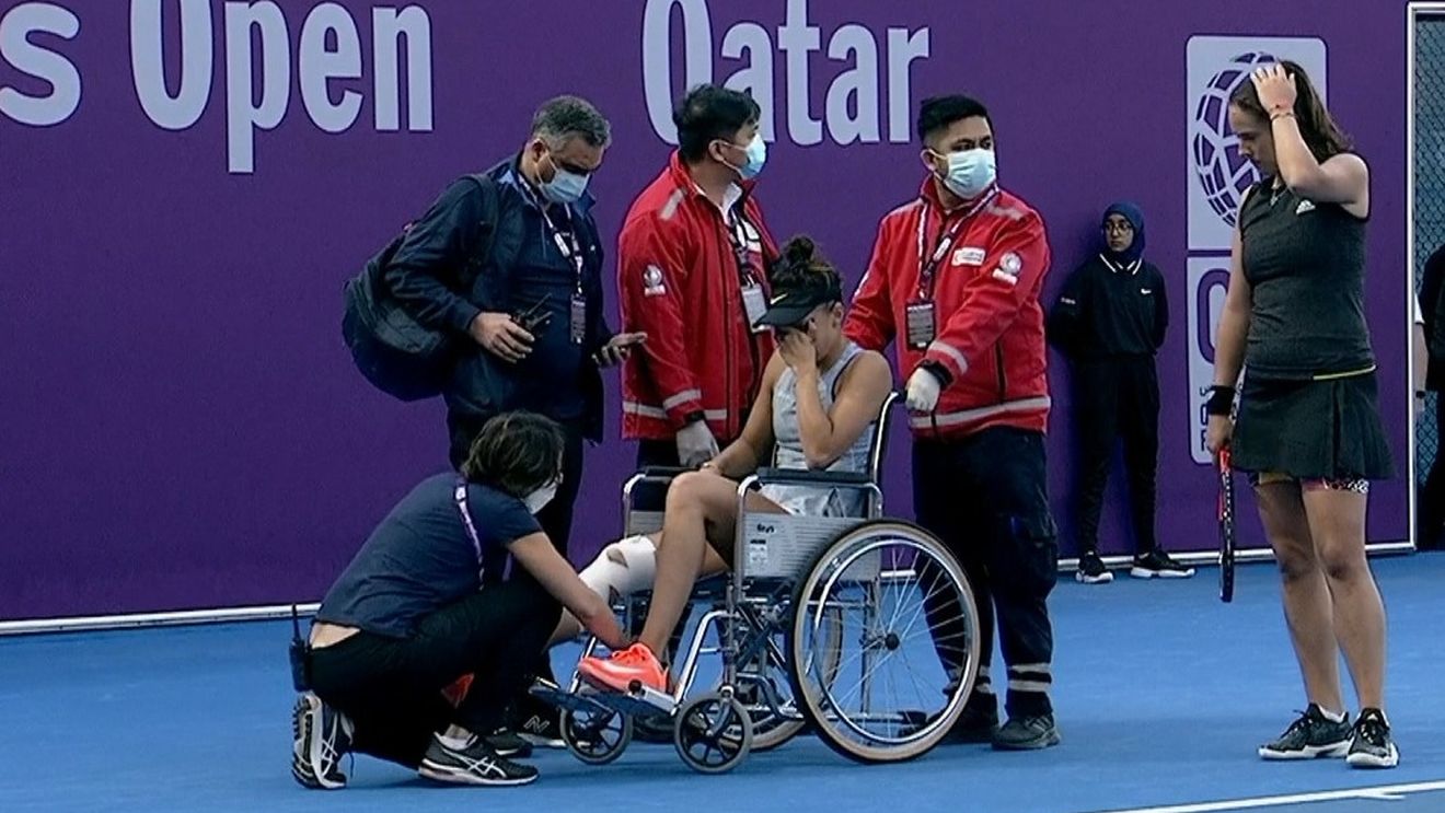 Jaqueline Cristian, accidentare groaznică la Doha! Jucătoarea din România a urlat de durere și a ieșit de pe teren în scaun cu rotile