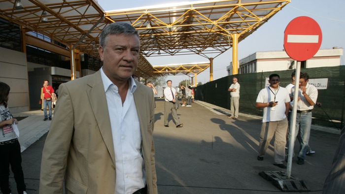 „Eliberați fotbalul!"**