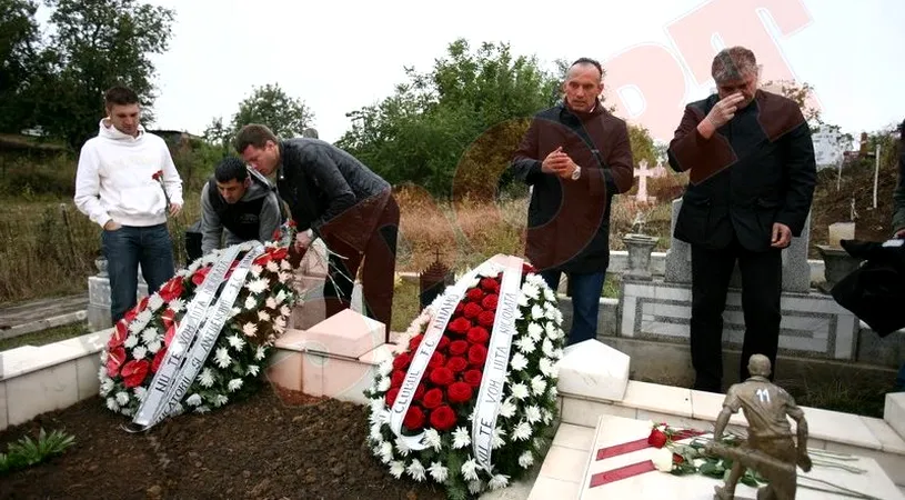 FOTO EMOȚIONANT** Dinamoviștii au fost la cimitirul din Brănești pentru a-l omagia pe Cătălin Hîldan