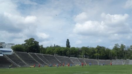 Au „cosmetizat” un stadion din România pentru un festival rock! Cum a fost transformată arena din Galați