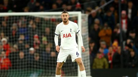 Ce au simțit colegii lui Radu Drăguşin de la Tottenham, când românul a intrat în meciul cu Aston Villa! Dezvăluirile reputatului jurnalist englez: "Au văzut asta"