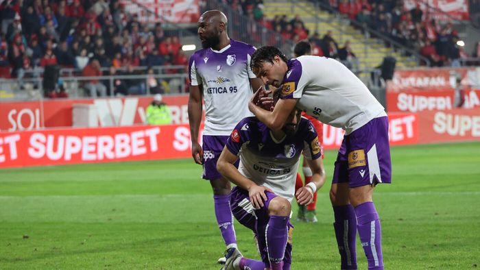 Echipament de colecție pentru FC Argeș în meciul cu Sepsi! Ce tricouri vor purta piteștenii pentru a marca 50 de ani de la victoria cu Real Madrid | VIDEO