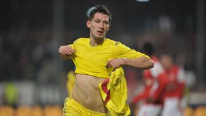 Săndoi știe de ce Nilă nu a fost titular cu Dinamo:** "Nikolic e mai atletic"