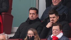 Cutremur în Premier League. A plecat de la Arsenal Londra în plin sezon și e gata să semneze cu un club rival, unde miliardarul îi oferă un salariu triplu