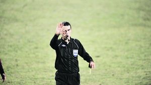 Război total Porumboiu - CCA:** "Doar în patru arbitri am încredere! Restul sunt botaniști!"