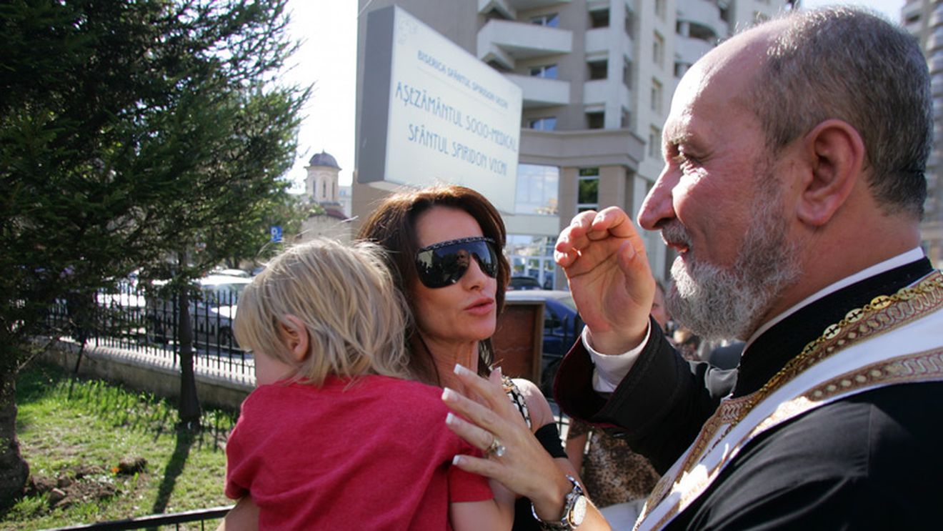 Zeița l-a plâns pe Rege!