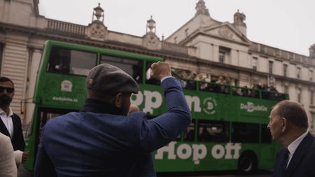 Trădat de politicieni, milionarul care vrea să devină președintele țării a apelat la popor