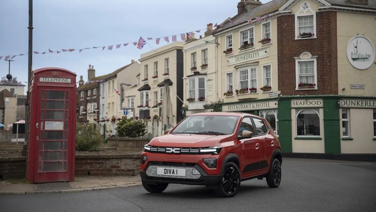 Ce au scris britanicii de la Top Gear despre Dacia Spring şi „zgârcenia” transformată în „ceva cool”