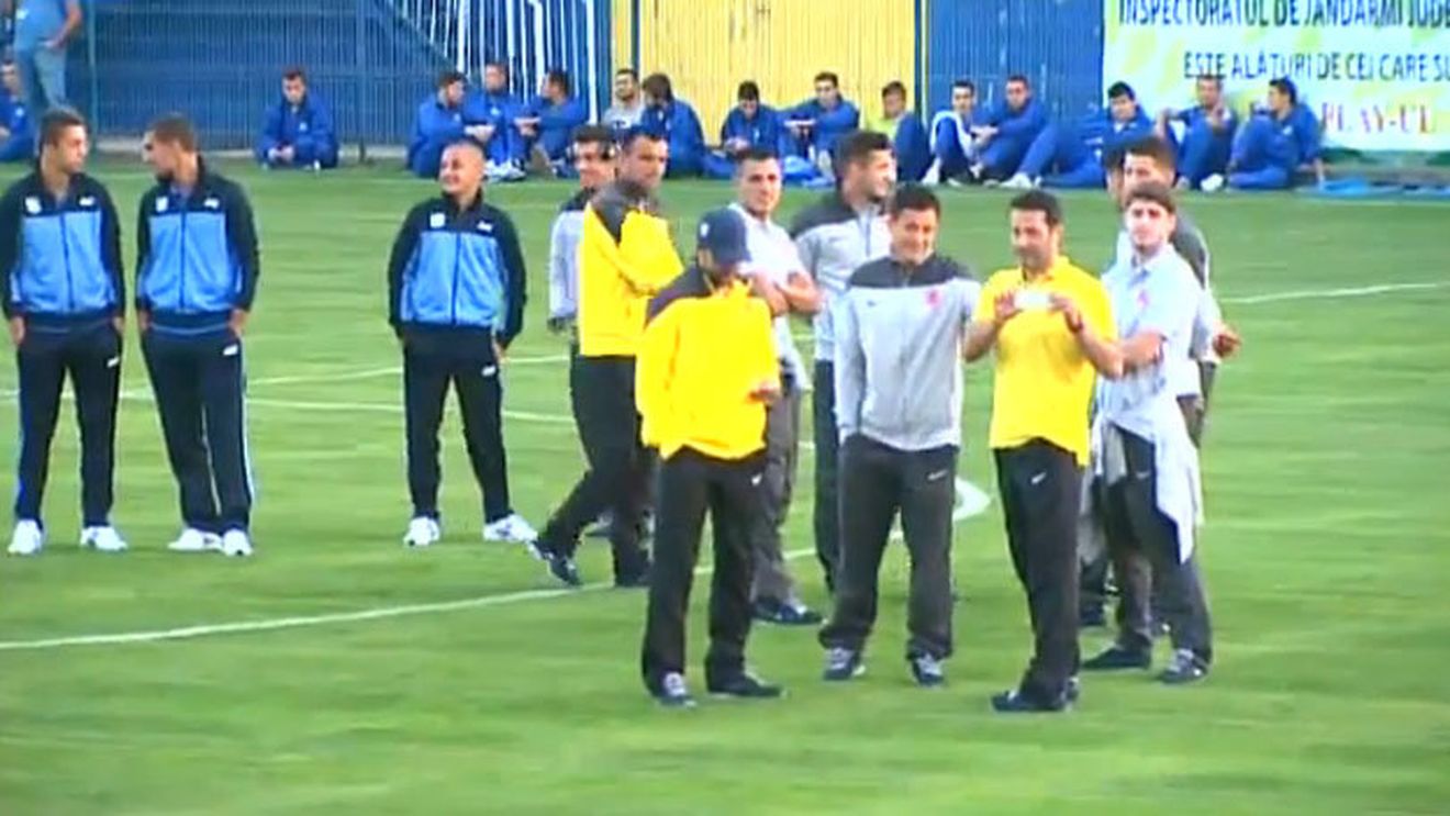 "Io mi-s pui de ultrășean" VIDEO: Steliștii și-au dat jos căștile de la Dr. Dre pentru un moment unic produs de fanii din Bârsana