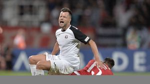 "Nu pot să înțeleg, n-ai cum să dai așa ceva. Gol mai valabil n-am văzut!". Llullaku, extrem de supărat pe Hațegan: "Poate deranjăm"