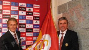 Hagi: "Sper să fac mai multe decât în primul mandat!** Este o onoare să antrenez Galata"