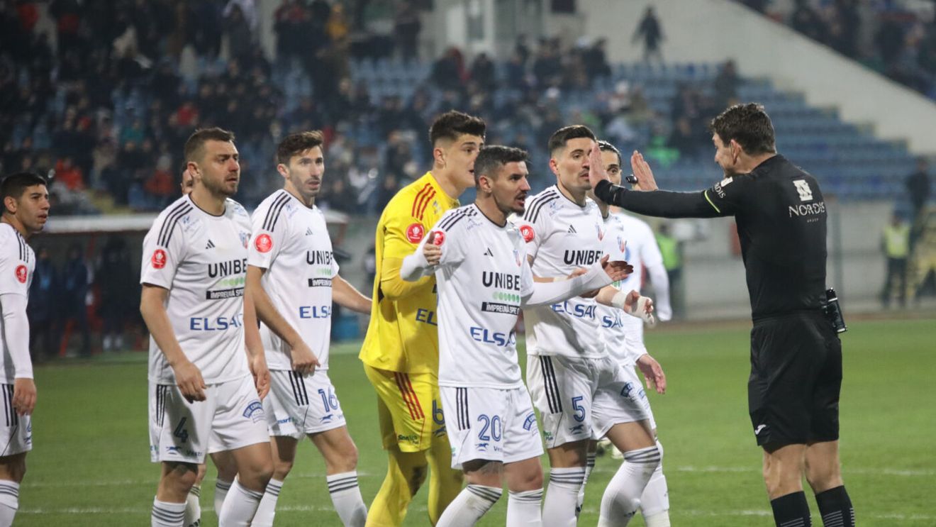 Trei arbitri, excluși de la meciurile din Superliga! CCA, obligată să ia decizia