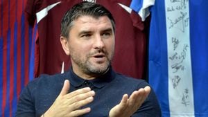 PCH a răbufnit! Vinovații pentru îndepărtarea lui Uhrin și mesajul pentru Mihalcea, favorit să-i preia pe roș-albi: „Te-ai înhăitat cu cine nu trebuie. Ai apărut când noi așteptăm niște demisii”